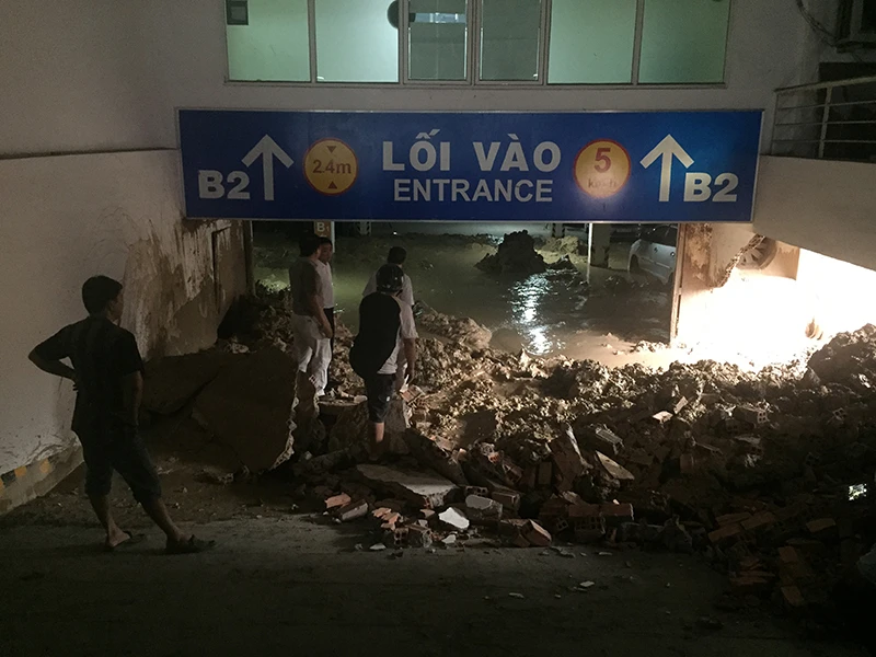 Vụ việc khiến việc sinh hoạt của cư dân gặp không ít khó khăn. Ảnh. H. Tâm